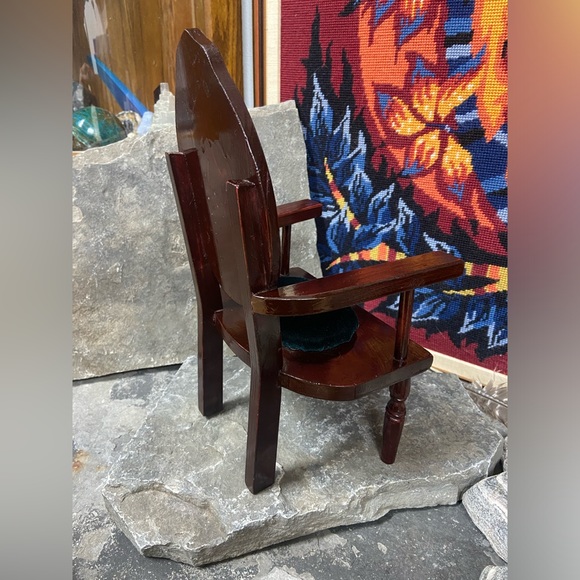 Regal Mini Throne Doll Chair or Plant Holder - Picture 11 of 15